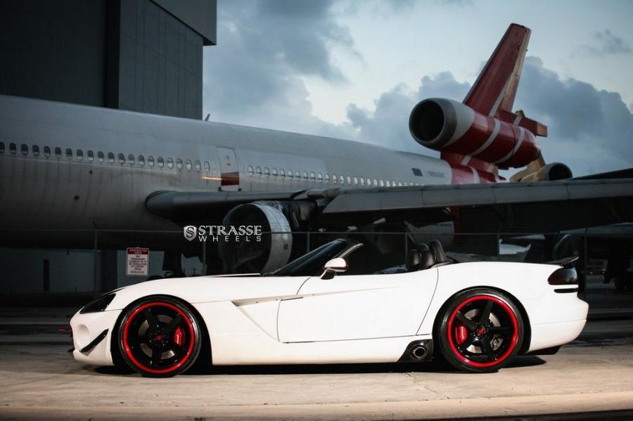  Dodge Viper SRT-10 Roadster on Strasse Wheels 2014 года  (фото 8 из 13)